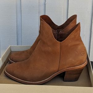 Poppy Barley Two Point Five Ankle Boot in Toffee Nubuck